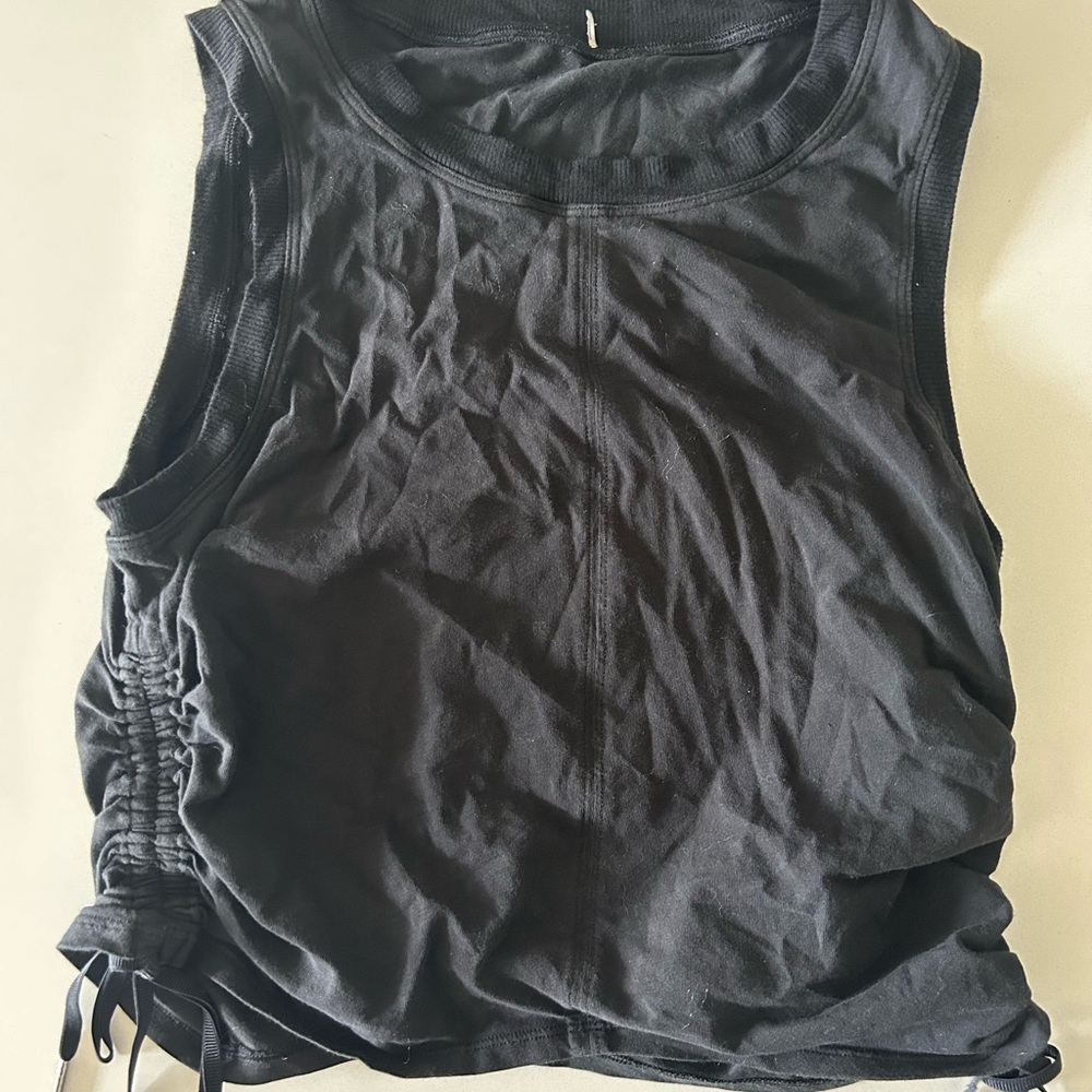Black Lulu top with side scrunch